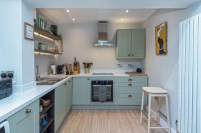 Glanrhyd Townhouse in Central Dolgellau with Parking and Bike Storage